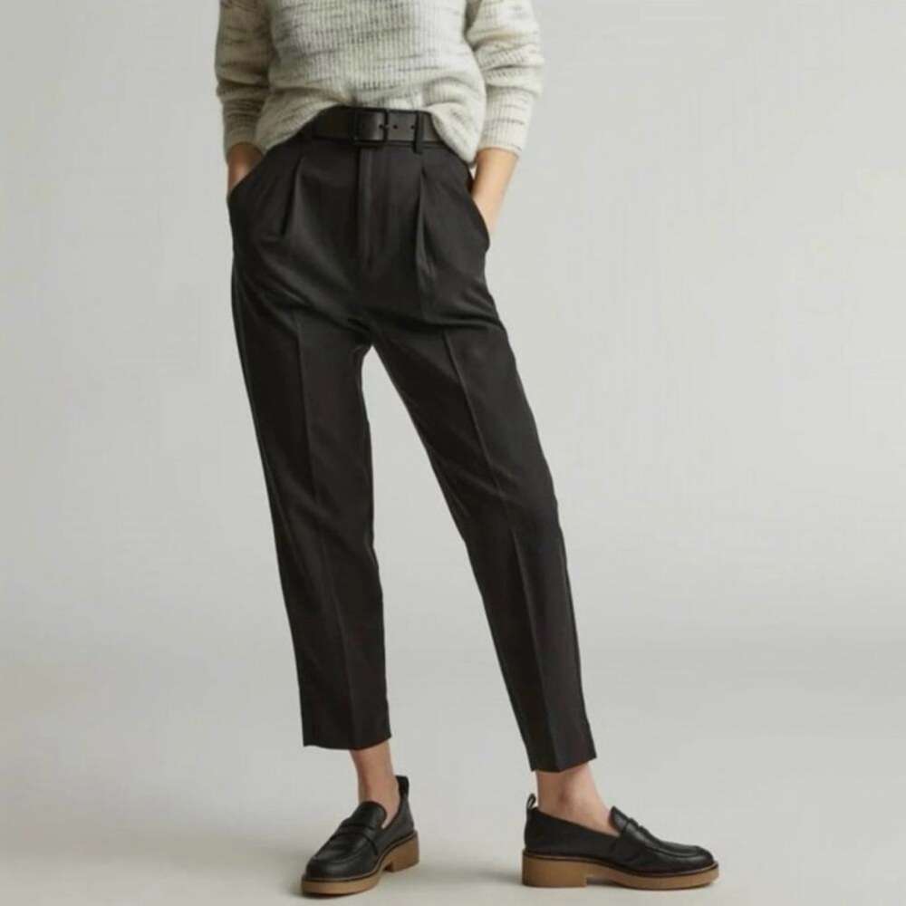 Everlane The Draper Tapered Pant in Buttersmooth Black | Size 4 - Picture 2 of 10